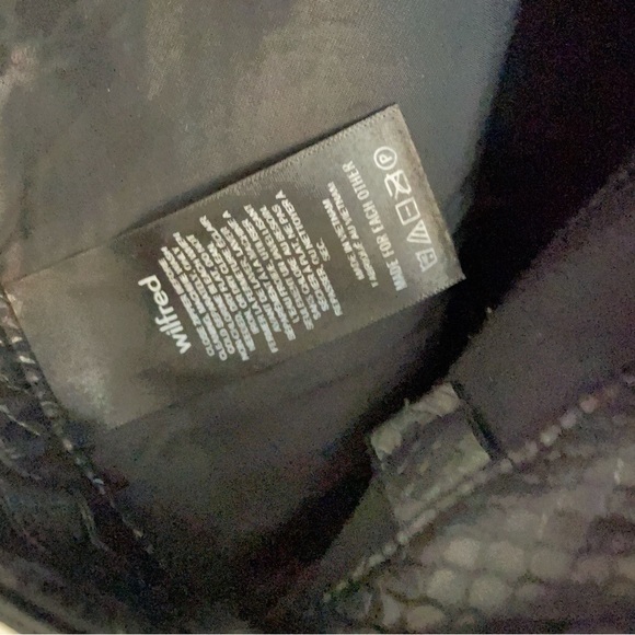 Wilfred Melina™ Pant
High-waisted Vegan Leather python pants - Picture 9 of 10